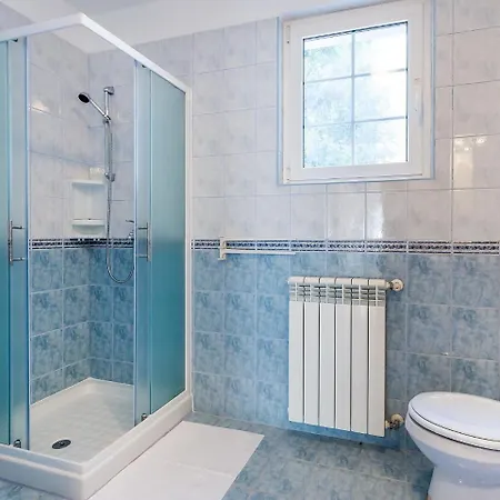 A4 Apartment *