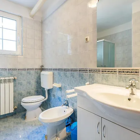 Apartment A4